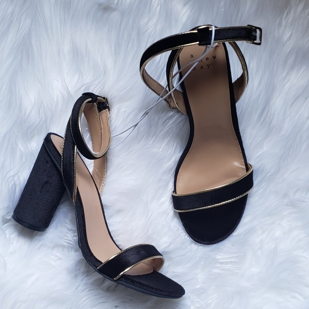 A New Day Cylinder Heeled Pump Sandals